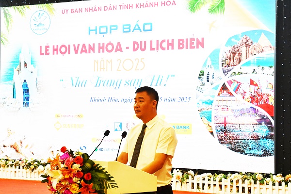 Ông Đinh Văn Thiệu- Phó Chủ tịch UBND tỉnh Khánh Hòa phát biểu trong họp báo sáng ngày 09/5/2025