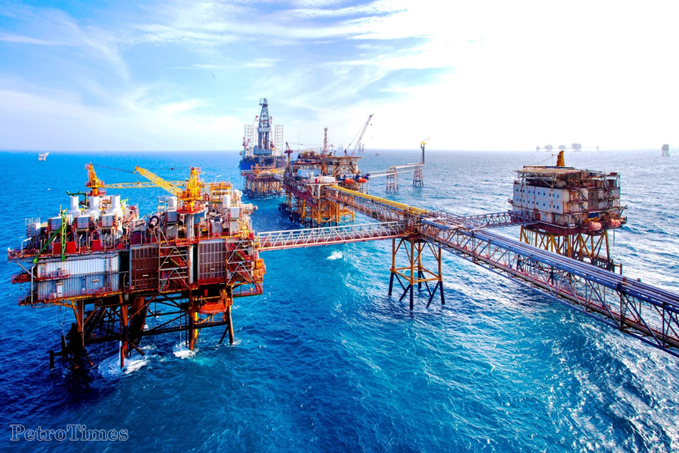 Cụm giàn trung tâm mỏ Bạch Hổ. Ảnh: Petrotime Cụm giàn trung tâm mỏ Bạch Hổ. Ảnh: Petrotime