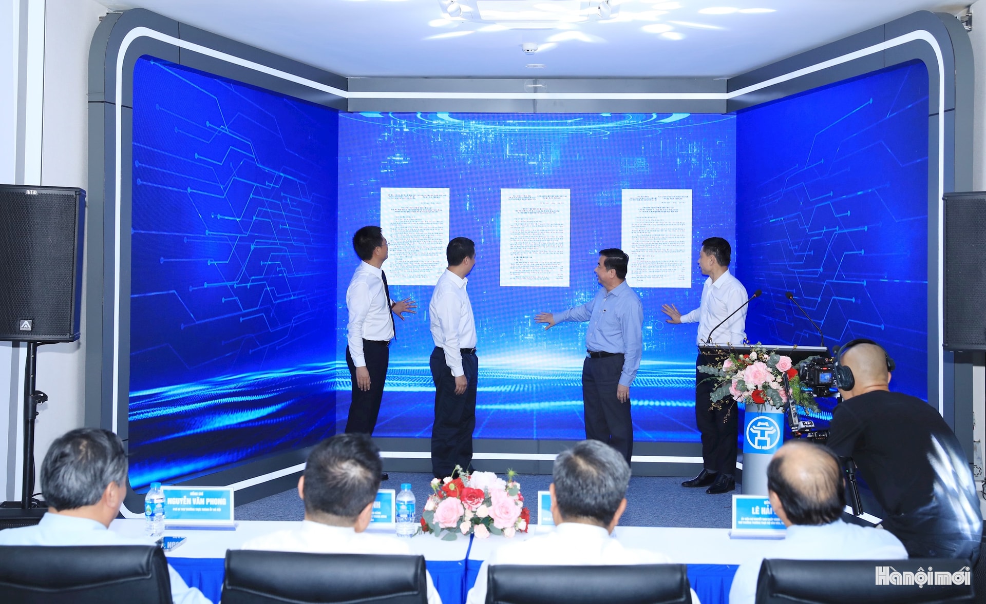 Trung tâm Truyền thông, Dữ liệu và Công nghệ số thành phố Hà Nội với các cơ quan báo chí Thủ đô đã ký kết hợp tác. Ảnh: V.Hải Trung tâm Truyền thông, Dữ liệu và Công nghệ số thành phố Hà Nội với các cơ quan báo chí Thủ đô đã ký kết hợp tác. Ảnh: V.Hải