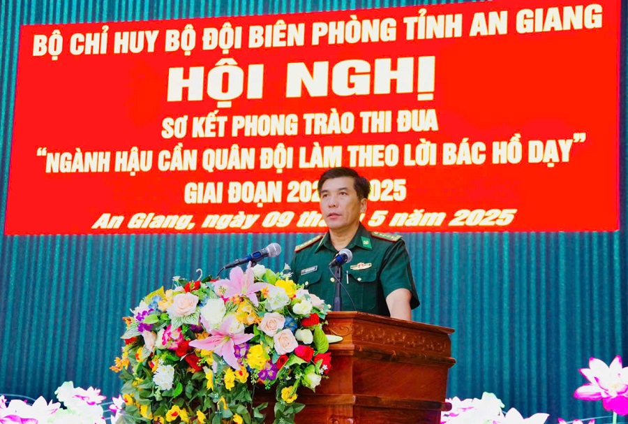 Đại tá Trần Quốc Khánh, Chỉ huy trưởng Bộ đội Biên phòng tỉnh phát biểu chỉ đạo. Đại tá Trần Quốc Khánh, Chỉ huy trưởng Bộ đội Biên phòng tỉnh phát biểu chỉ đạo.
