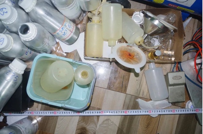Triệt phá lò sản xuất nước hoa giả quy mô 50 tỷ đồng