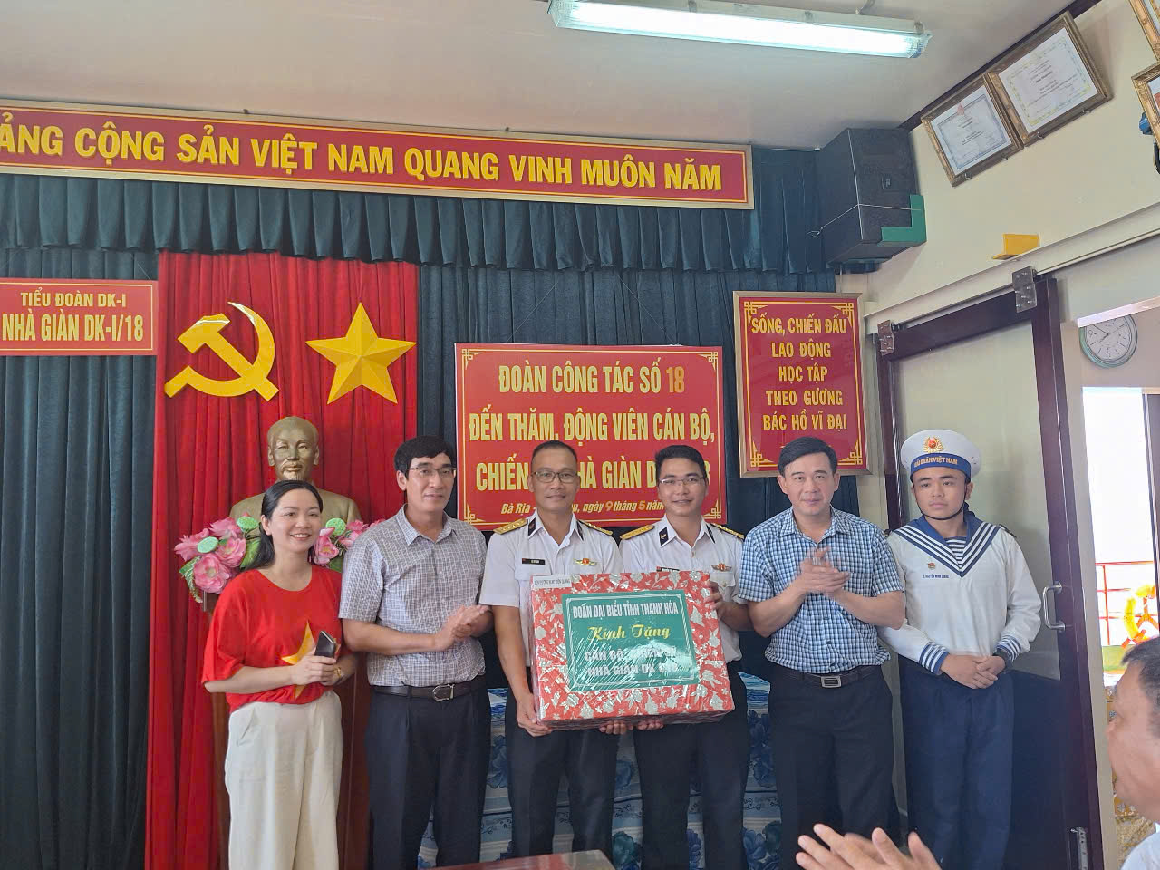 Đoàn công tác của tỉnh Thanh Hóa thăm cán bộ, chiến sĩ và Nhân dân Trường Sa, Nhà giàn DK I