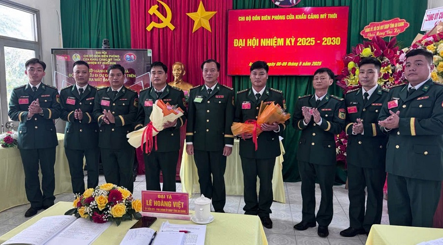 Đại hội Chi bộ Đồn Biên phòng cửa khẩu cảng Mỹ Thới. Đại hội Chi bộ Đồn Biên phòng cửa khẩu cảng Mỹ Thới.