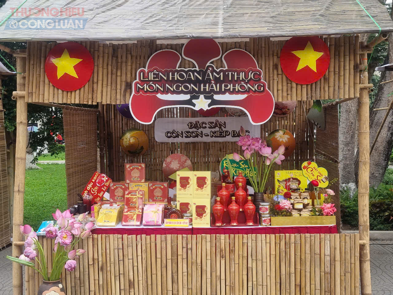 Gian ẩm thực tại Vườn Hoa Nguyễn Du