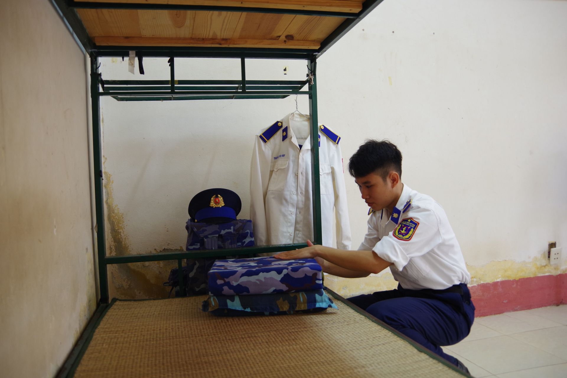 Chiến sĩ gấp nội vụ cá nhân vào mỗi buổi sáng