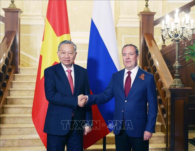 Tổng Bí thư Tô Lâm hội kiến Chủ tịch Đảng Nước Nga Thống nhất Dmitry Medvedev