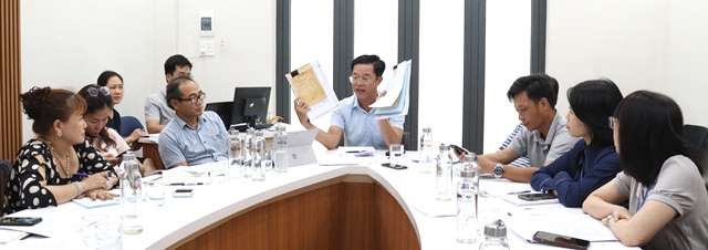 Tại buổi công bố thông tin và đối thoại, Phó Giám đốc Sở Nông nghiệp và Môi trường Võ Nguyên Chương cho rằng, việc lựa chọn đơn vị thuê 2 khu đất để tổ chức chợ đêm Sơn Trà đã được thực hiện công khai, minh bạch... Tại buổi công bố thông tin và đối thoại, Phó Giám đốc Sở Nông nghiệp và Môi trường Võ Nguyên Chương cho rằng, việc lựa chọn đơn vị thuê 2 khu đất để tổ chức chợ đêm Sơn Trà đã được thực hiện công khai, minh bạch...