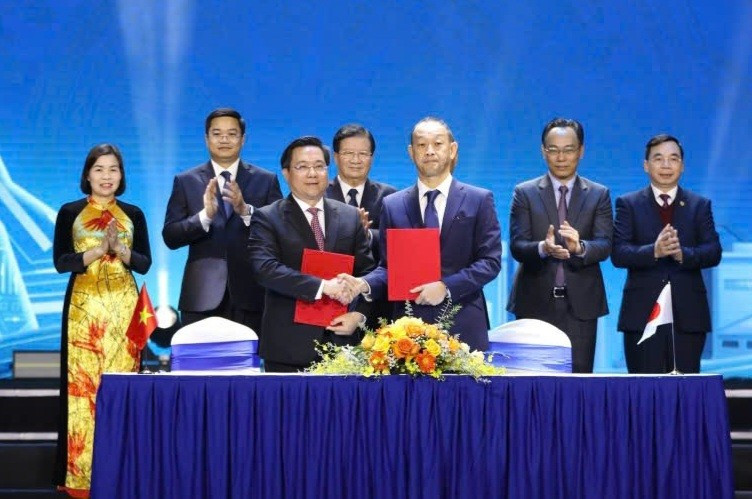 Vĩnh Phúc là một lựa chọn lý tưởng cho các nhà đầu tư tìm kiếm cơ hội phát triển. Vĩnh Phúc là một lựa chọn lý tưởng cho các nhà đầu tư tìm kiếm cơ hội phát triển.