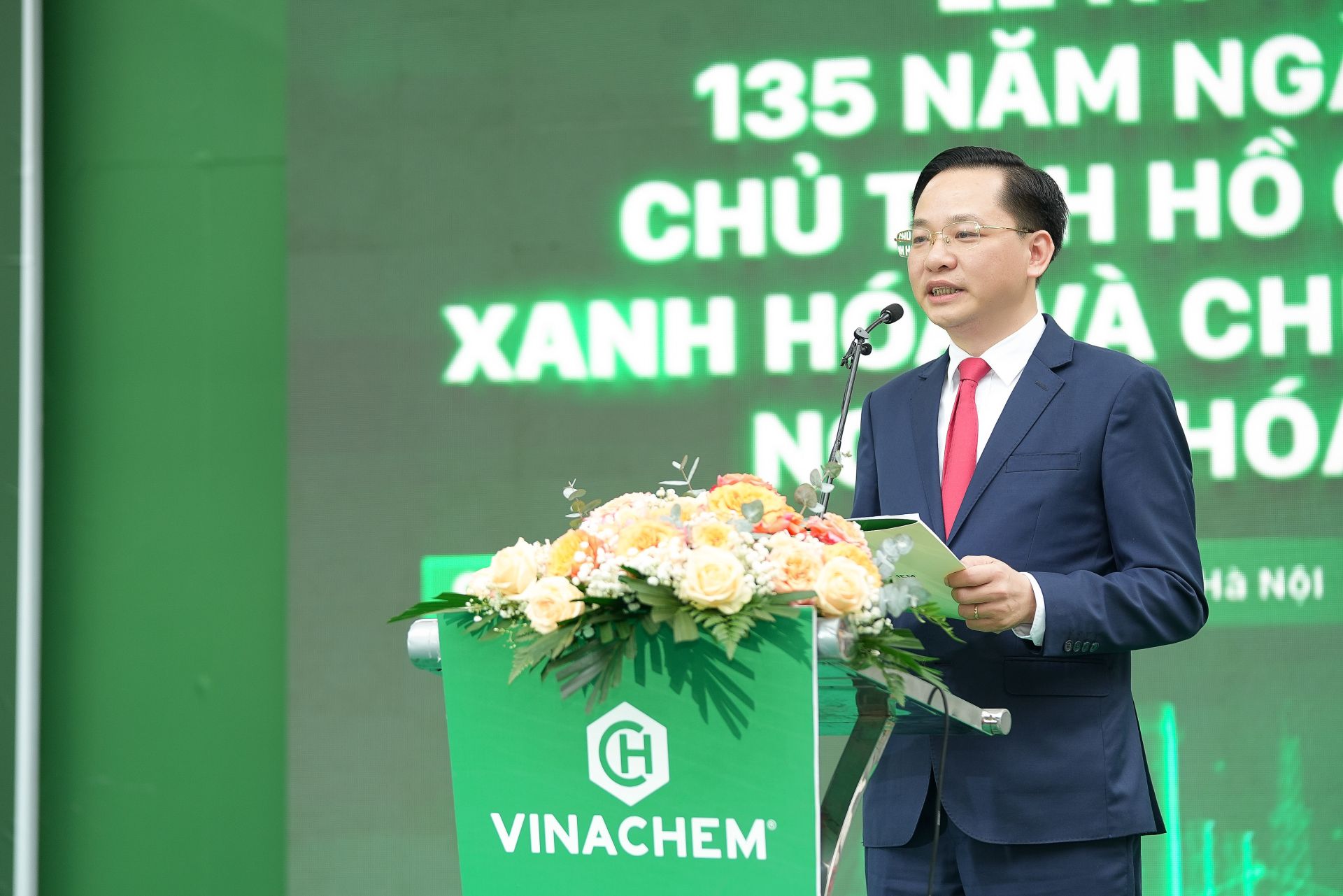 Tổng Giám đốc Vinachem Nguyễn Hữu Tú phát biểu tại buổi lễ Tổng Giám đốc Vinachem Nguyễn Hữu Tú phát biểu tại buổi lễ