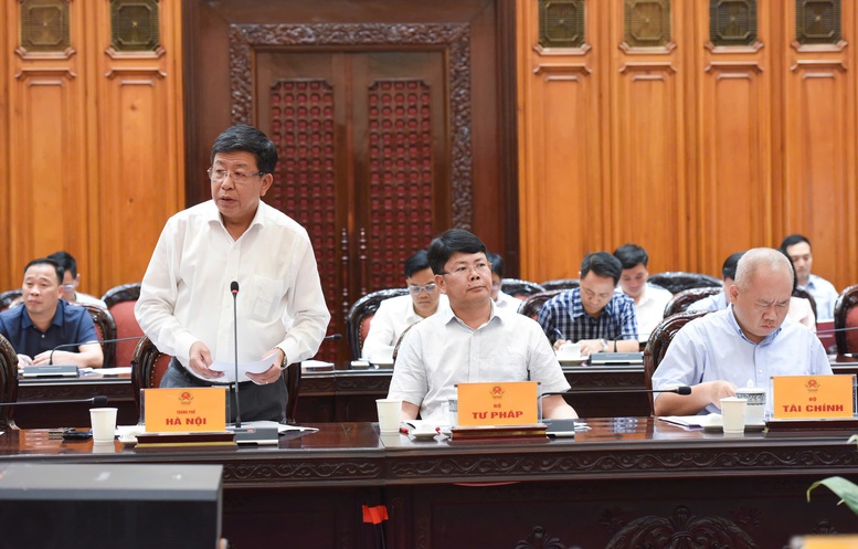 Phó Chủ tịch UBND TP. Hà Nội Dương Đức Tuấn phát biểu tại cuộc họp - Ảnh: VGP/Nhật Bắc