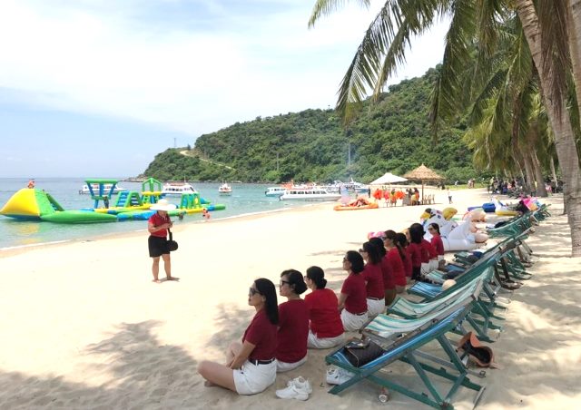 Thành phố Hội An vừa chính thức phát động cuộc vận động “Du khách và ngư dân mang rác thải về bờ” tại Khu bảo tồn biển Cù Lao Chàm.