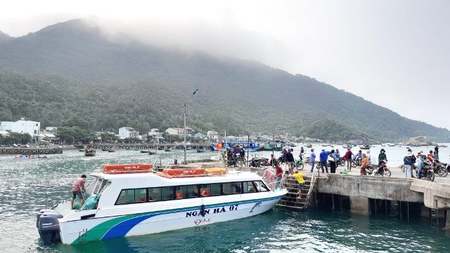Hội An vận động “Du khách và ngư dân mang rác thải tại Cù Lao Chàm về bờ”