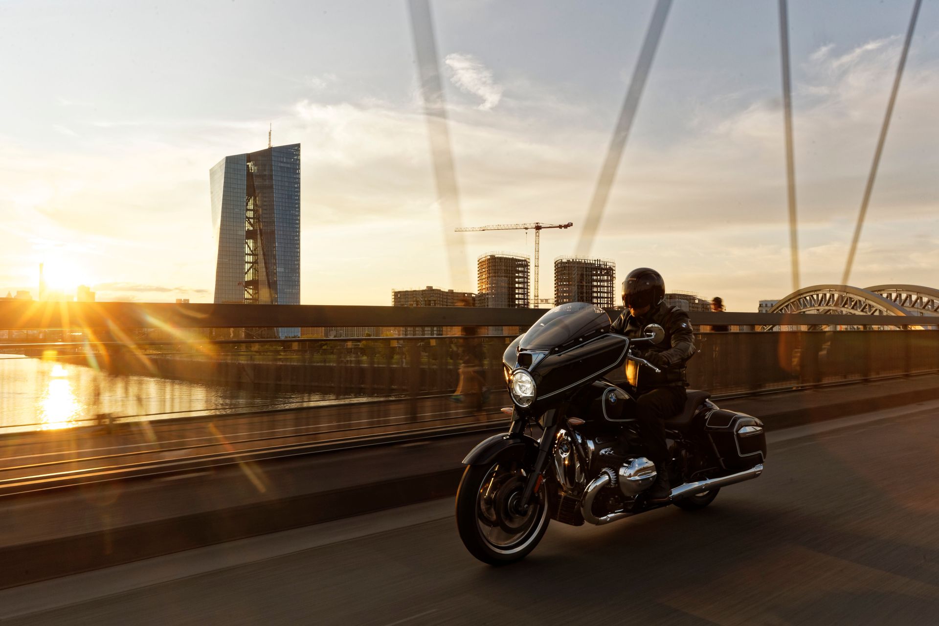BMW R 18 trang bị nhiều công nghệ hỗ trợ lái an toàn tiên tiến