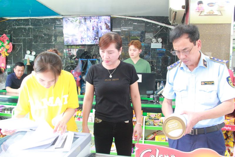 Lực lượng quản lý thị trường Nam Định vaiof cuộc kiểm tra cơ sở kinh doanh hàng hóa có dấu hiệu vi phạm Lực lượng quản lý thị trường Nam Định vaiof cuộc kiểm tra cơ sở kinh doanh hàng hóa có dấu hiệu vi phạm