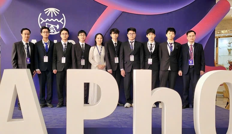 Tám học sinh Việt Nam tham dự Olympic vật lý Châu Á năm 2025 đều giành huy chương