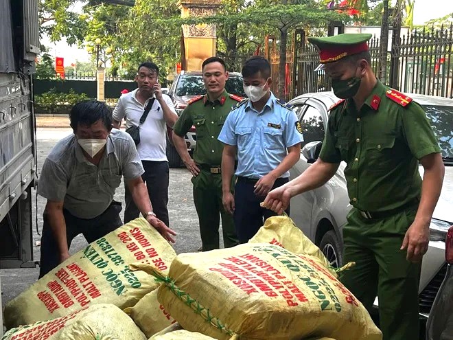 Hà Nội tạm giữ 1,5 tấn lạp xưởng không rõ nguồn gốc