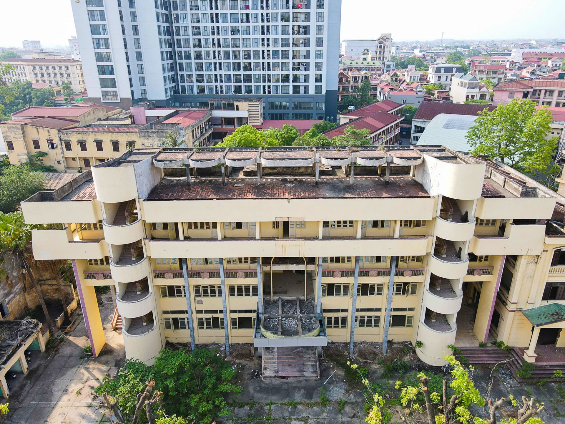 Tháng 10/2023, Tòa án nhân dân thành phố Bắc Giang thông báo chuyển trụ sở sang số 36, đường Nguyễn Văn Cừ, phường Lê Lợi. Kể từ đó đến nay, trụ sở này bỏ hoang không được sử dụng.