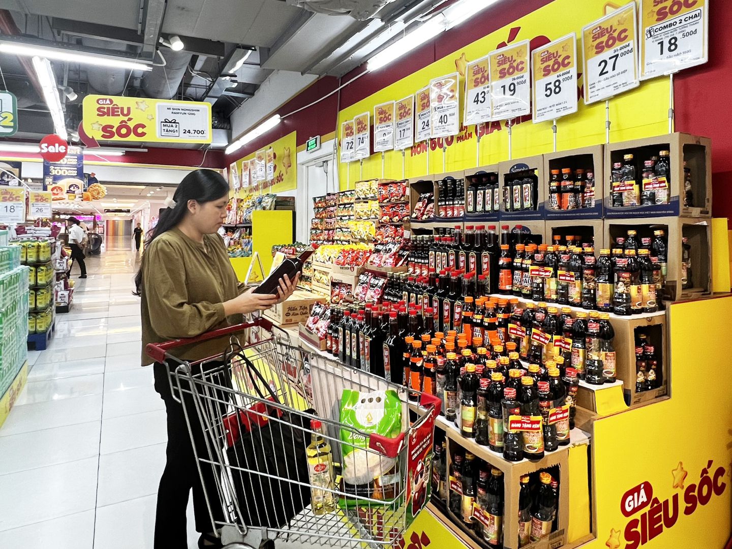 Người tiêu dùng mua sắm tại Người tiêu dùng mua sắm tại