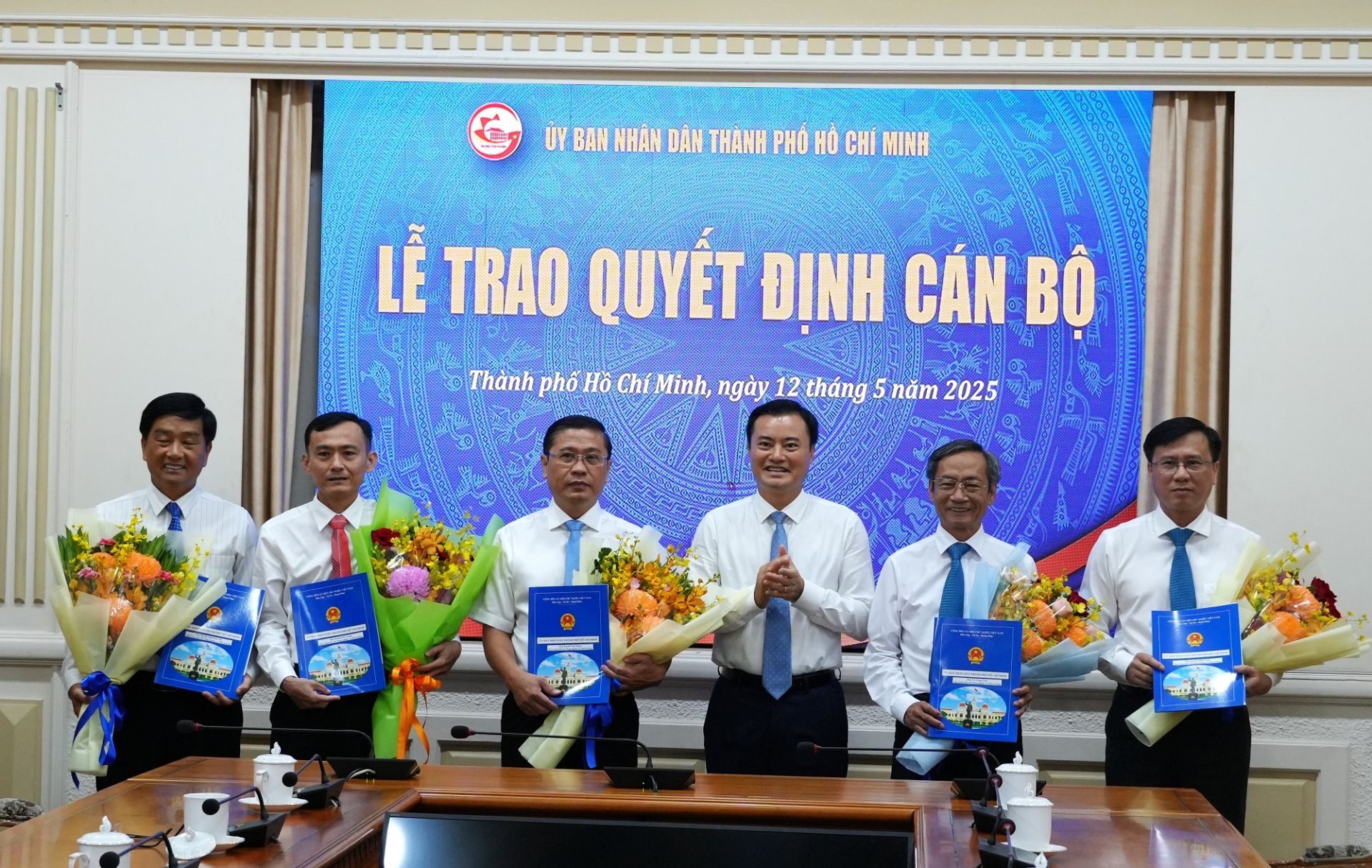 Phó Chủ tịch UBND TP. HCM trao quyết định bổ nhiệm các Phó Giám đốc Sở Nông nghiệp và Môi trường