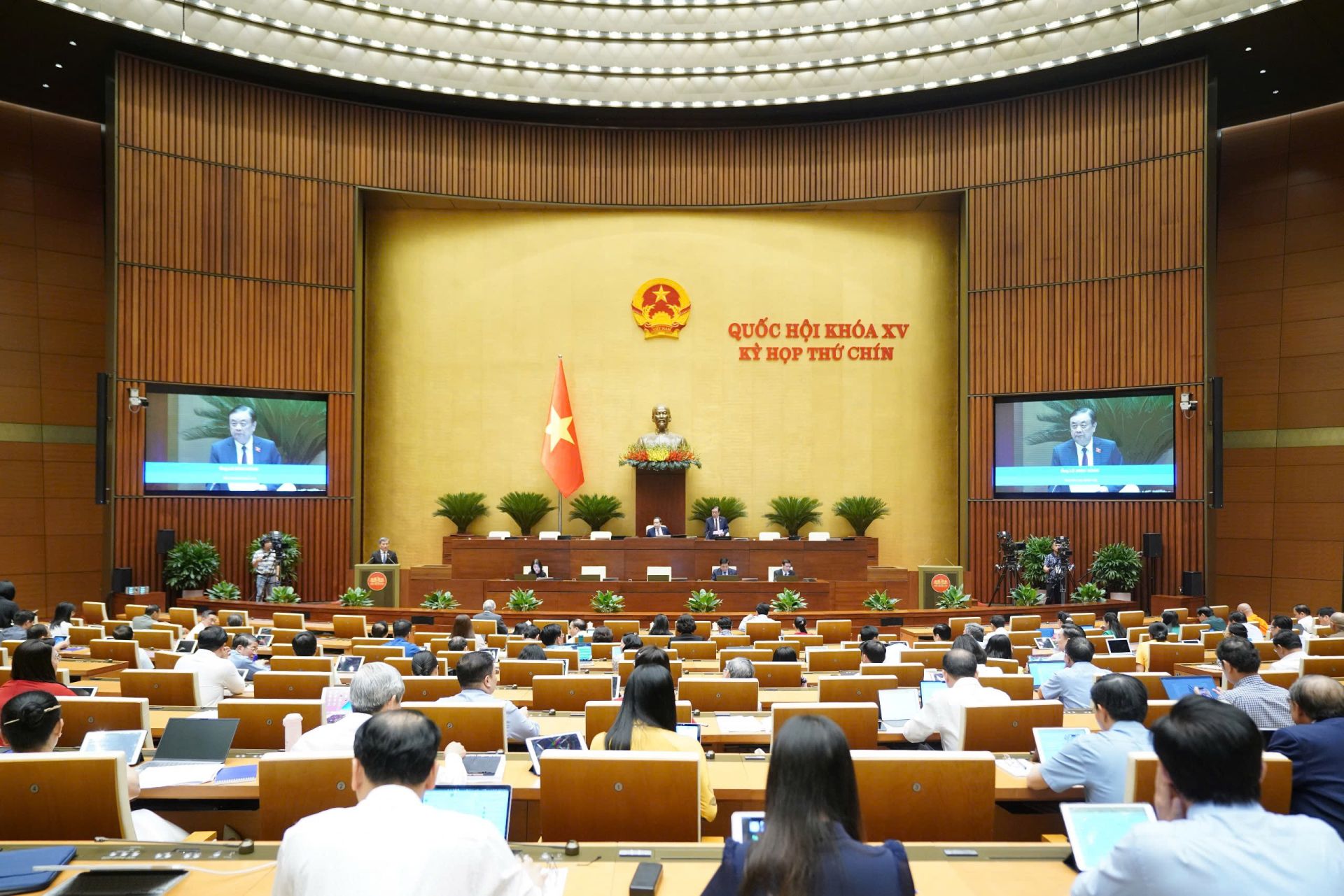 Hôm nay, Quốc hội nghe 4 tờ trình, thảo luận 7 dự án Luật sửa đổi