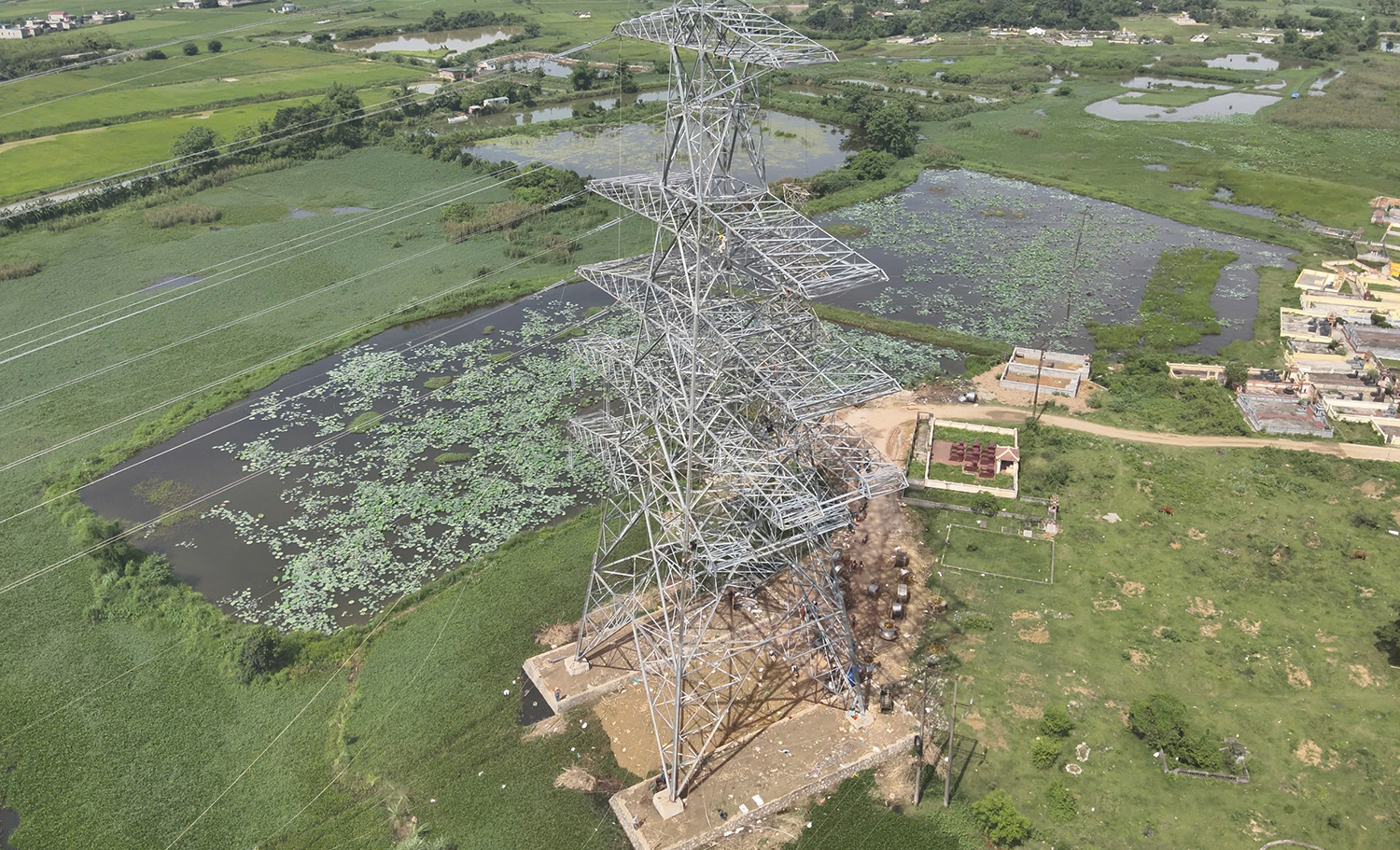 Hoàn thành giai đoạn 1 thi công đoạn tuyến đi chung 6 mạch của Dự án đường dây 500/220kV Nho Quan – Phủ Lý – Thường Tín
