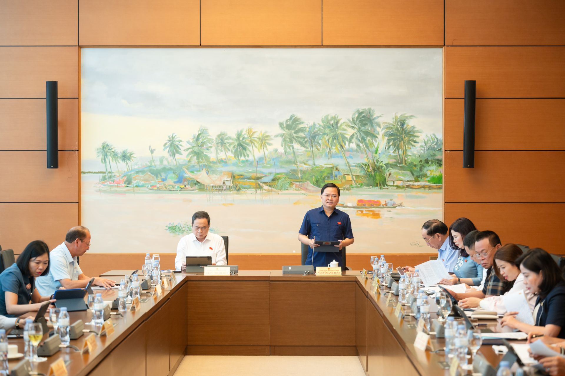 Quốc hội thảo luận ở tổ chiều 12/5.