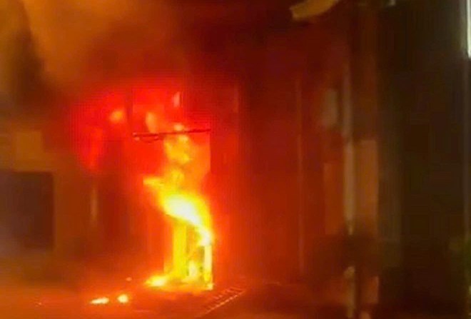 TP. Hồ Chí Minh: Cháy cửa hàng điện lạnh trong đêm, một người tử vong
