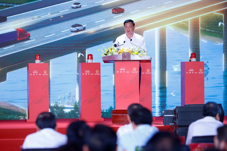 Bí thư Tỉnh ủy Thái Bình Nguyễn Khắc Thận phát biểu tại Lễ khởi công - Ảnh: VGP/Nhật Bắc