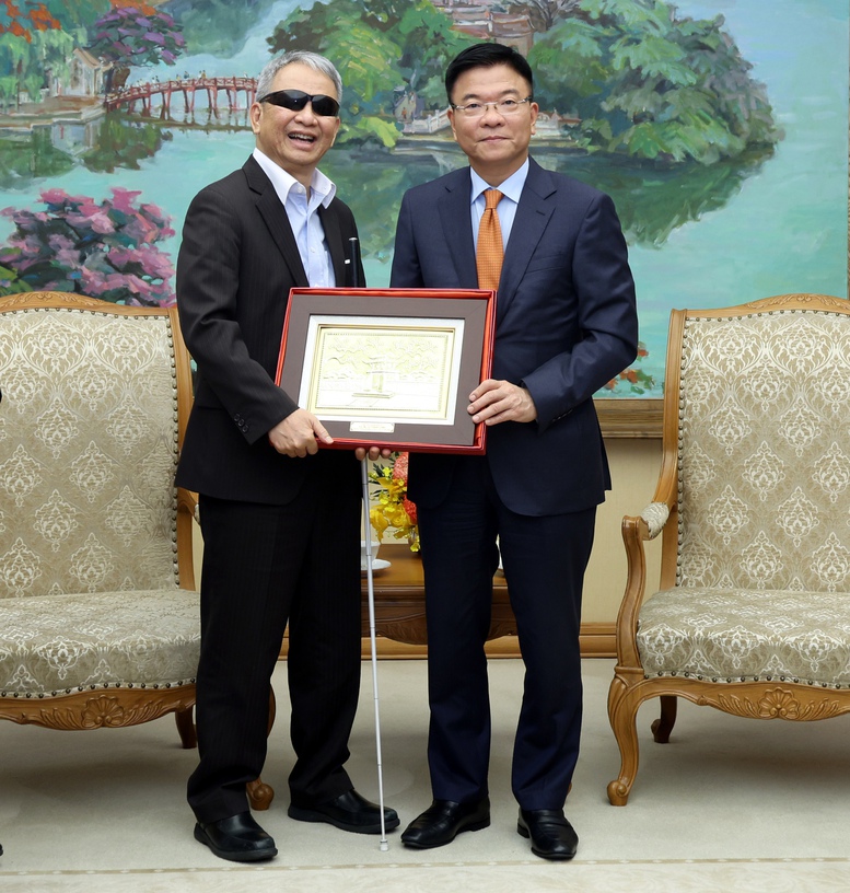Phó Thủ tướng Lê Thành Long và ông Phạm Đức Trung Kiên, Giám đốc điều hành VNF - Ảnh: VGP/Đức Tuân Phó Thủ tướng Lê Thành Long và ông Phạm Đức Trung Kiên, Giám đốc điều hành VNF - Ảnh: VGP/Đức Tuân