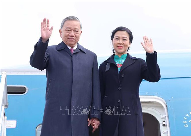 Tổng Bí thư Tô Lâm và Phu nhân đến thủ đô Minsk, bắt đầu chuyến thăm cấp Nhà nước tới Cộng hòa Belarus. Ảnh: TTXVN Tổng Bí thư Tô Lâm và Phu nhân đến thủ đô Minsk, bắt đầu chuyến thăm cấp Nhà nước tới Cộng hòa Belarus. Ảnh: TTXVN