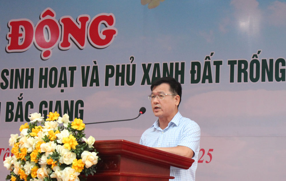 Ông Vũ Văn Tưởng, Phó Giám đốc Sở Nông nghiệp và Môi trường phát biểu tại buổi lễ.