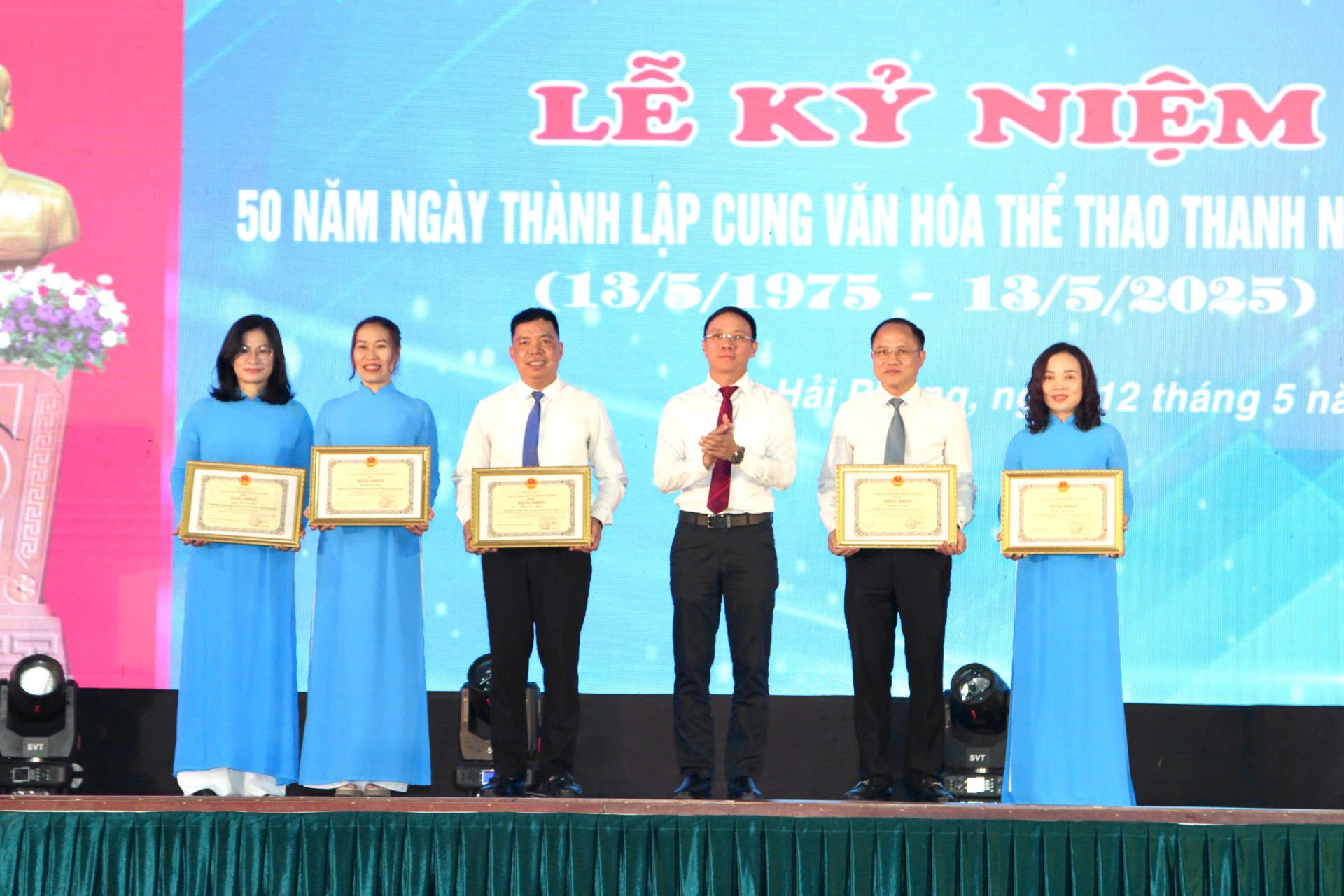 5 cá nhân được nhận Bằng khen của Chủ tịch UBND thành phố. 5 cá nhân được nhận Bằng khen của Chủ tịch UBND thành phố.