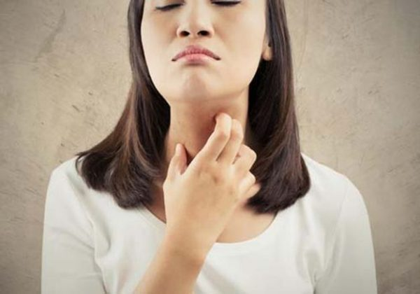 Viêm họng mạn tính gây khó chịu cho người bệnh Viêm họng mạn tính gây khó chịu cho người bệnh