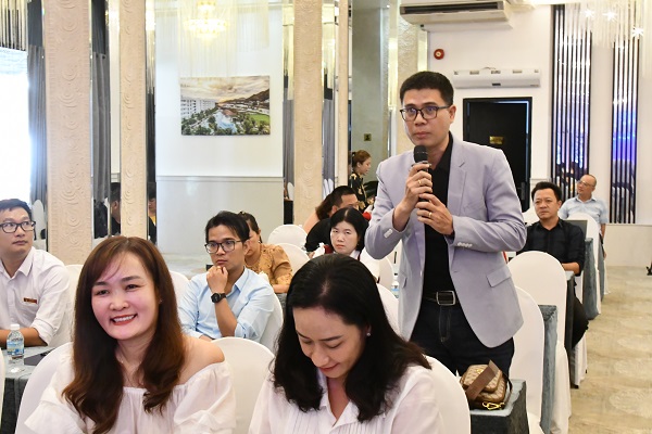 Đại biểu tham dự đặt câu hỏi
