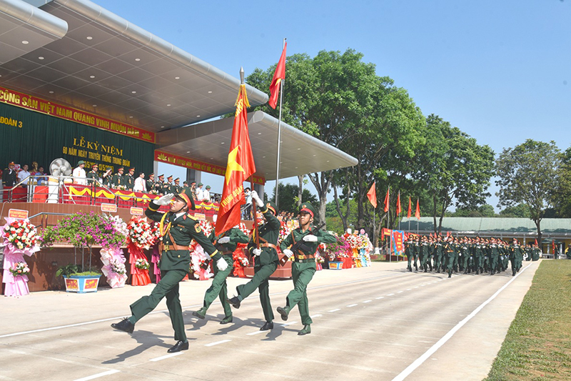 Duyệt đội ngũ tại buổi Lễ. Duyệt đội ngũ tại buổi Lễ.