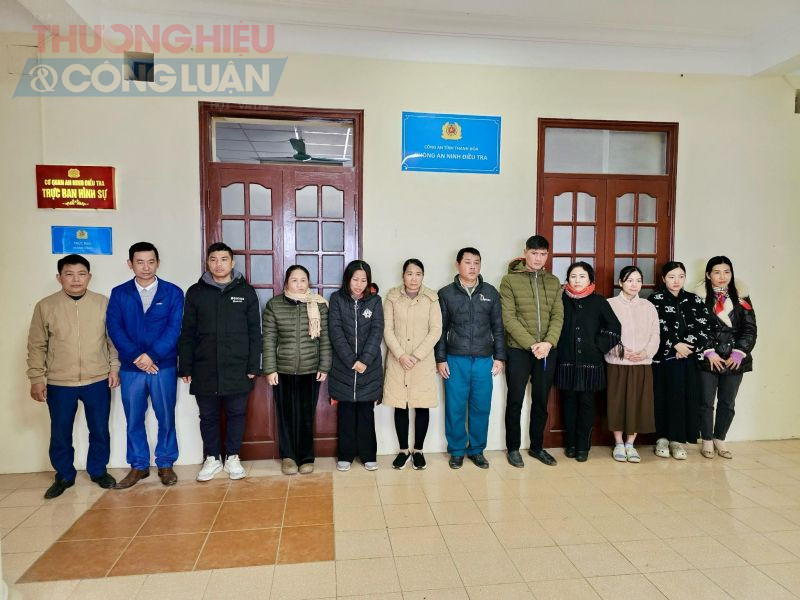 Các đối tượng trong đường dây câu kết, móc nối ép người dân phải chi tiền làm các dịch vụ thủ tục đất đai tại cơ quan Công an Các đối tượng trong đường dây câu kết, móc nối ép người dân phải chi tiền làm các dịch vụ thủ tục đất đai tại cơ quan Công an