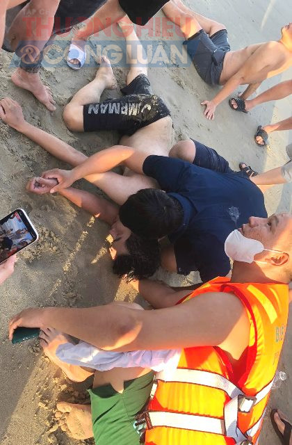 Cấp cứu trường hợp đuối nước trên biển Liên Chiểu chiều 12/5