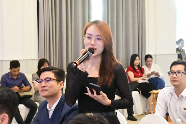 Đại biểu tham dự đặt câu hỏi