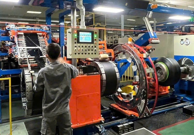 CASUMINA sẽ đầu tư thêm dây chuyền sản xuất, tăng thêm 600.000 sản phẩm săm lốp mỗi năm vào thị trường Mỹ, nâng tổng sản lượng xuất khẩu sang thị trường này lên 1,8 - 2,1 triệu sản phẩm/năm CASUMINA sẽ đầu tư thêm dây chuyền sản xuất, tăng thêm 600.000 sản phẩm săm lốp mỗi năm vào thị trường Mỹ, nâng tổng sản lượng xuất khẩu sang thị trường này lên 1,8 - 2,1 triệu sản phẩm/năm