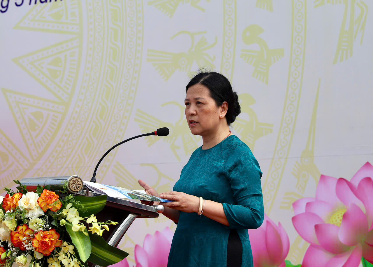 Con gái Cố Tổng bí thư Đỗ Mười phát biểu tại buổi lễ Con gái Cố Tổng bí thư Đỗ Mười phát biểu tại buổi lễ