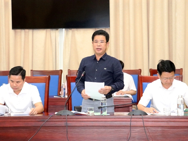 Chi cục trưởng Chi cục Chăn nuôi và Thú y tỉnh Đặng Văn Minh báo cáo tại cuộc họp. Chi cục trưởng Chi cục Chăn nuôi và Thú y tỉnh Đặng Văn Minh báo cáo tại cuộc họp.