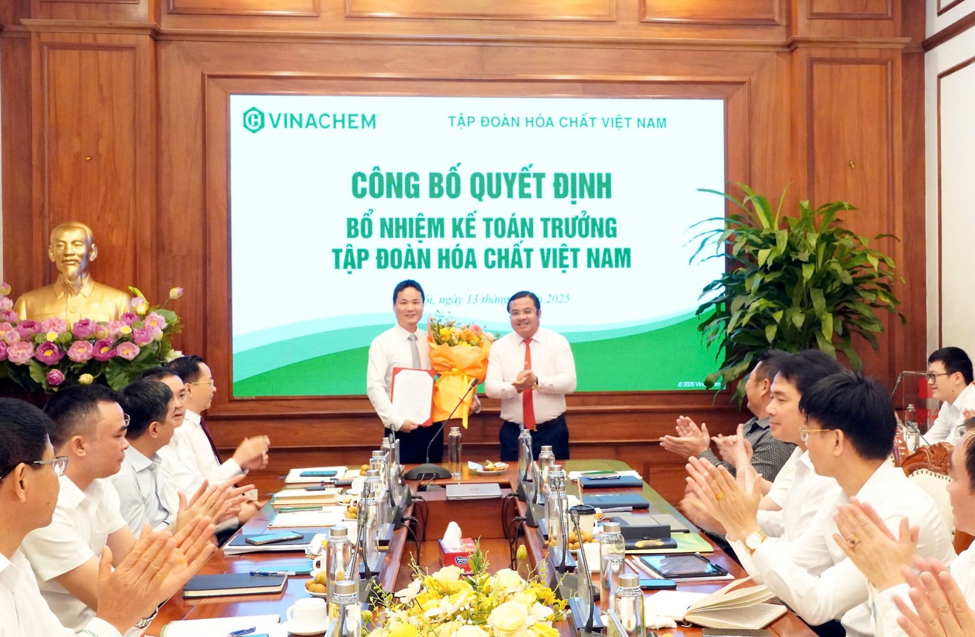 Công bố quyết định bổ nhiệm Kế toán trưởng Tập đoàn Hóa chất Việt Nam