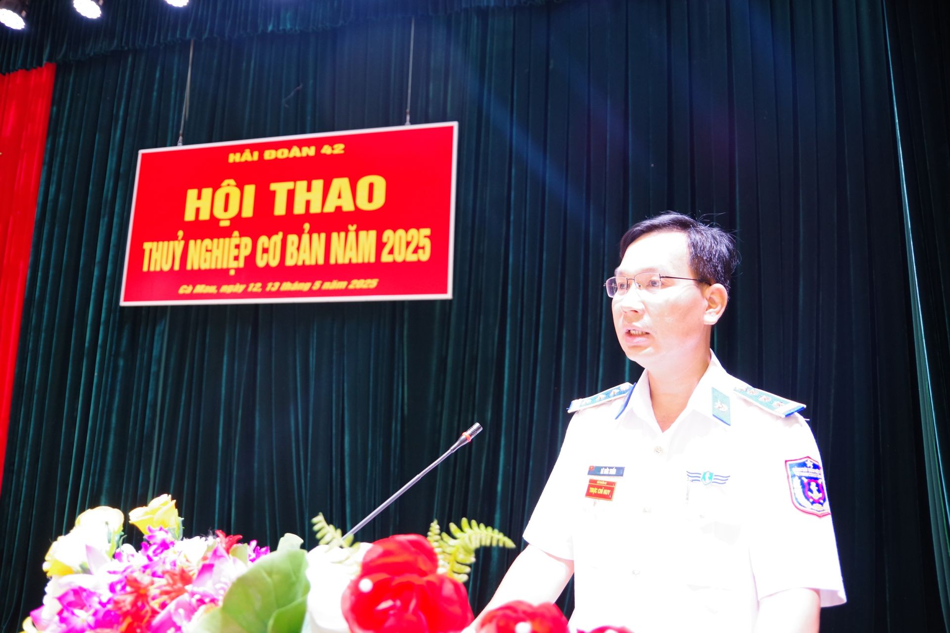 Thượng tá Lê Đức Tuấn - Hải đoàn trưởng phát biểu khai mạc hội thi