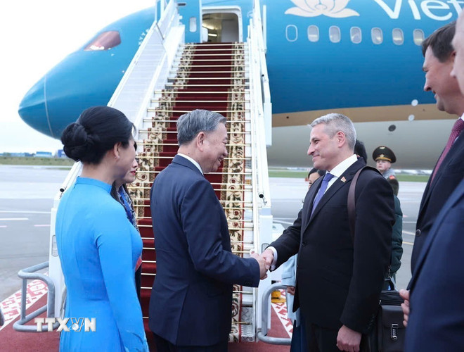 Tổng Bí thư Tô Lâm và Phu nhân rời thủ đô Minsk, lên đường về nước. Ảnh: Thống Nhất/TTXVN Tổng Bí thư Tô Lâm và Phu nhân rời thủ đô Minsk, lên đường về nước. Ảnh: Thống Nhất/TTXVN