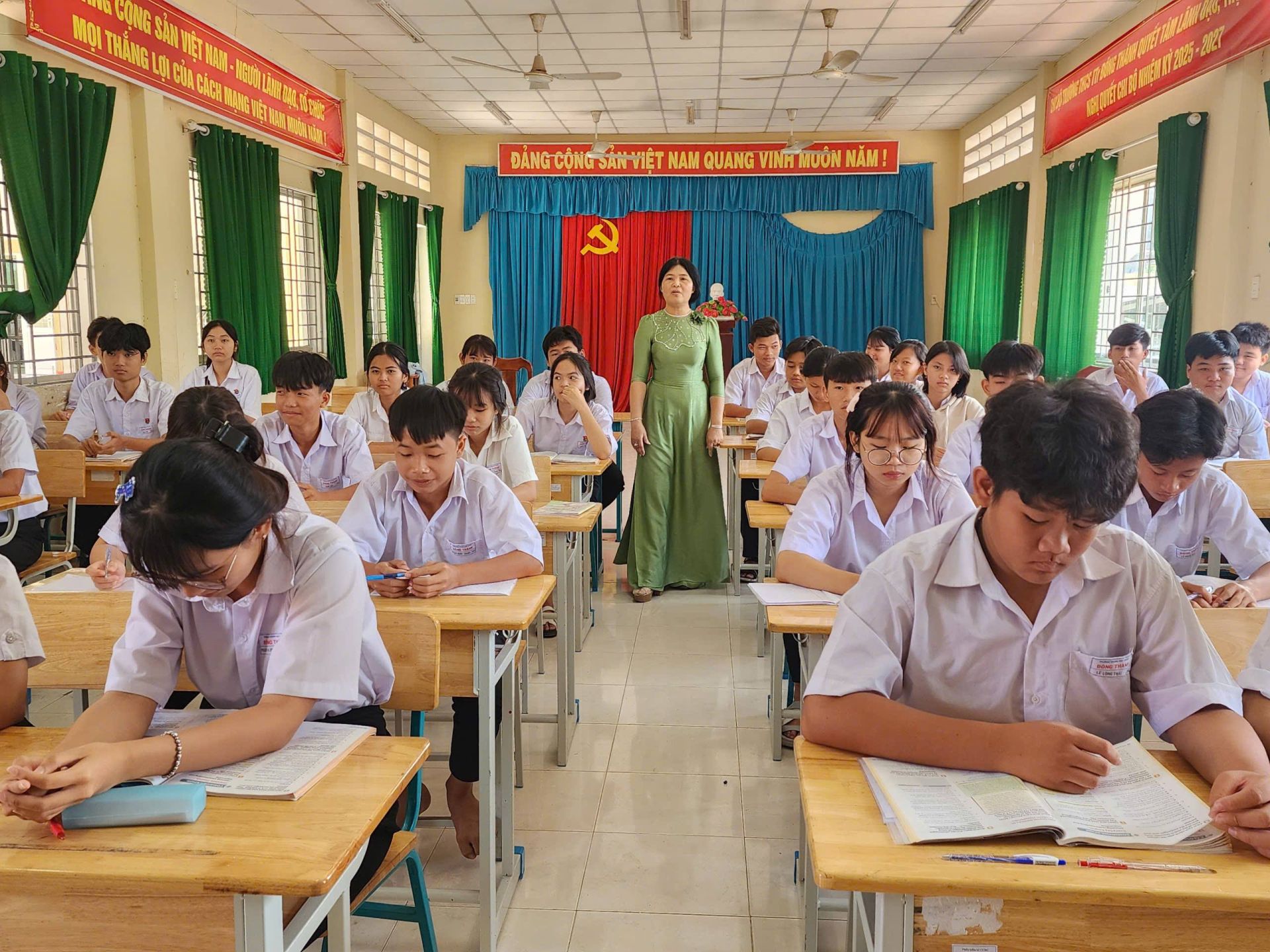 Long An tăng cường triển khai công tác y tế trường học