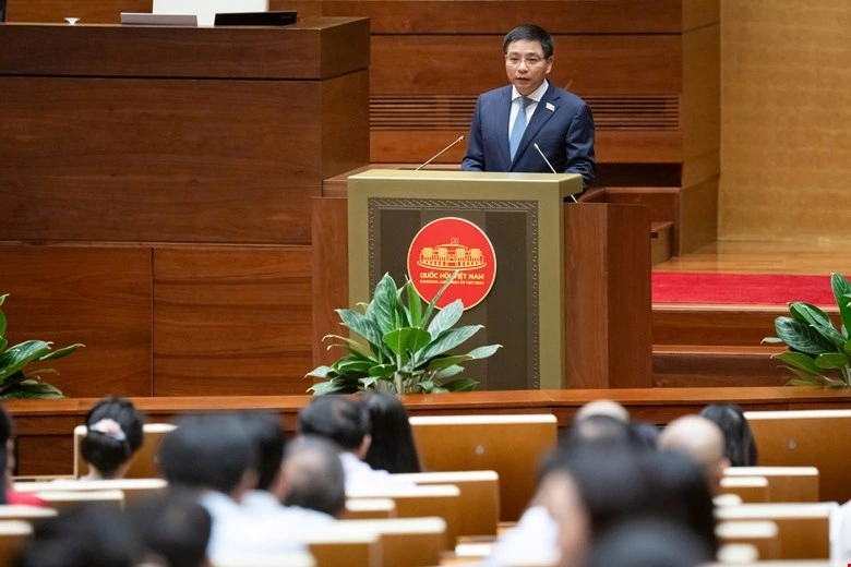 Bộ trưởng Bộ Tài chính Nguyễn Văn Thắng trình bày Tờ trình tại Kỳ họp thứ 9, Quốc hội khóa XV. Ảnh quochoi.vn. Bộ trưởng Bộ Tài chính Nguyễn Văn Thắng trình bày Tờ trình tại Kỳ họp thứ 9, Quốc hội khóa XV. Ảnh quochoi.vn.
