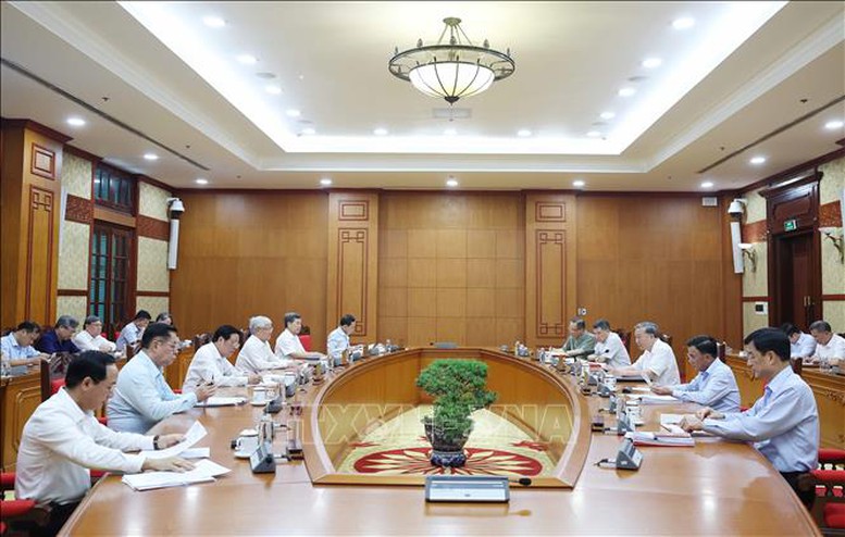 Tổng Bí thư Tô Lâm chủ trì cuộc họp Ban Bí thư về việc triển khai và tình hình lấy ý kiến nhân dân, các ngành, các cấp về nội dung sửa đổi, bổ sung một số điều của Hiến pháp năm 2013 Tổng Bí thư Tô Lâm chủ trì cuộc họp Ban Bí thư về việc triển khai và tình hình lấy ý kiến nhân dân, các ngành, các cấp về nội dung sửa đổi, bổ sung một số điều của Hiến pháp năm 2013