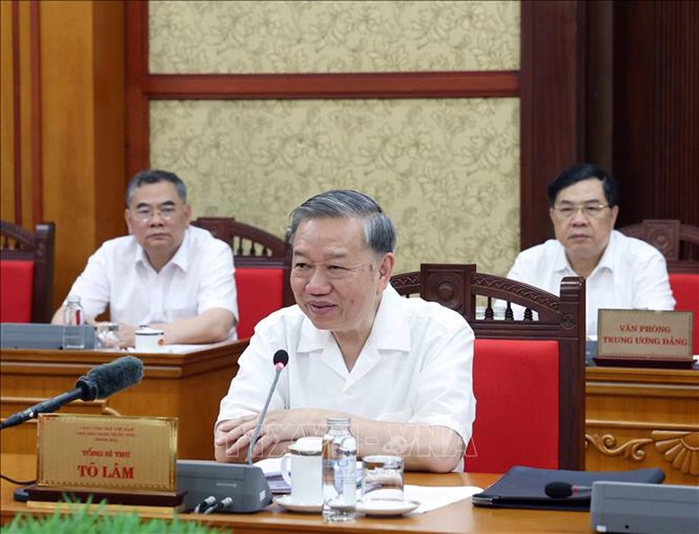 Tổng Bí thư: Lấy ý kiến nhân dân về nội dung sửa đổi, bổ sung Hiến pháp năm 2013 đảm bảo đúng tiến độ để trình Quốc hội Tổng Bí thư: Lấy ý kiến nhân dân về nội dung sửa đổi, bổ sung Hiến pháp năm 2013 đảm bảo đúng tiến độ để trình Quốc hội