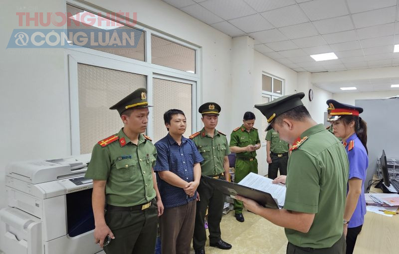 Khởi tố bị can và thực hiện lệnh bắt bị can để tạm giam đối với Lê Huy Hoàng Khởi tố bị can và thực hiện lệnh bắt bị can để tạm giam đối với Lê Huy Hoàng