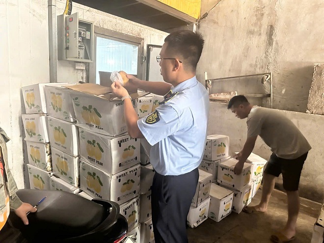 Lực lượng QLTT tỉnh Thái Nguyên kiểm tra cơ sở kinh doanh